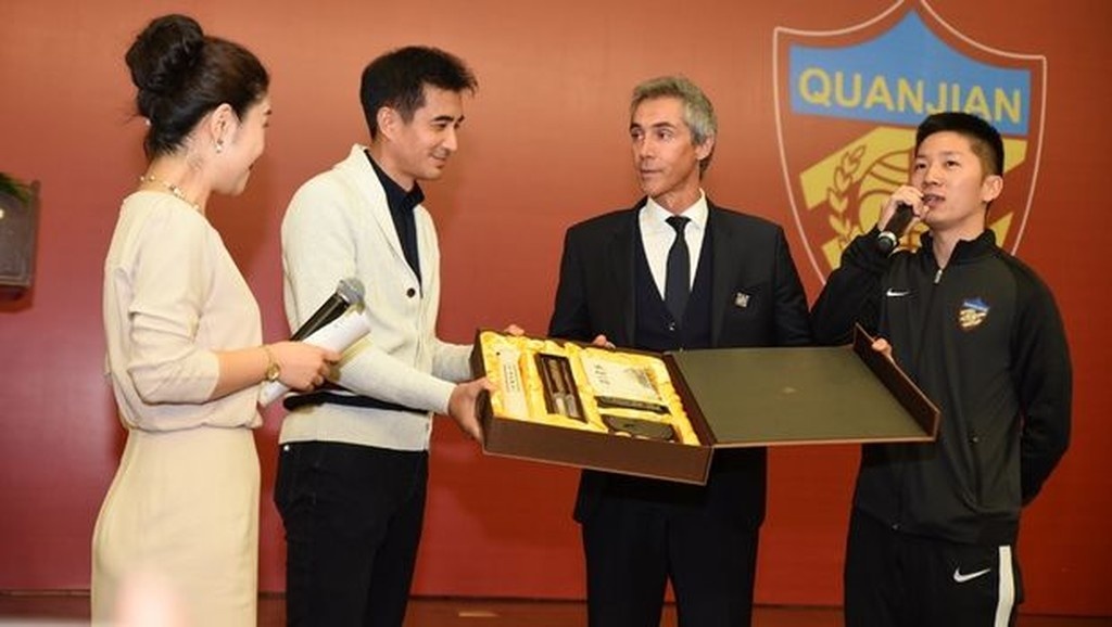 Τιανγίν Κουανιάν: Έκπληξη με Πάουλο Σόουζα! (photos)