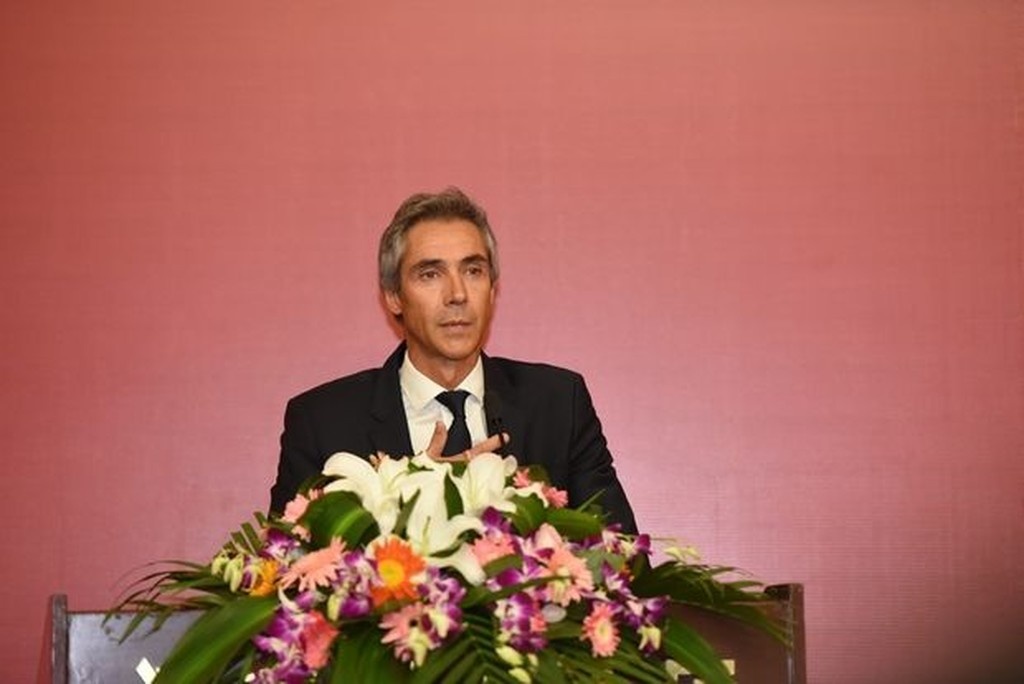 Τιανγίν Κουανιάν: Έκπληξη με Πάουλο Σόουζα! (photos)