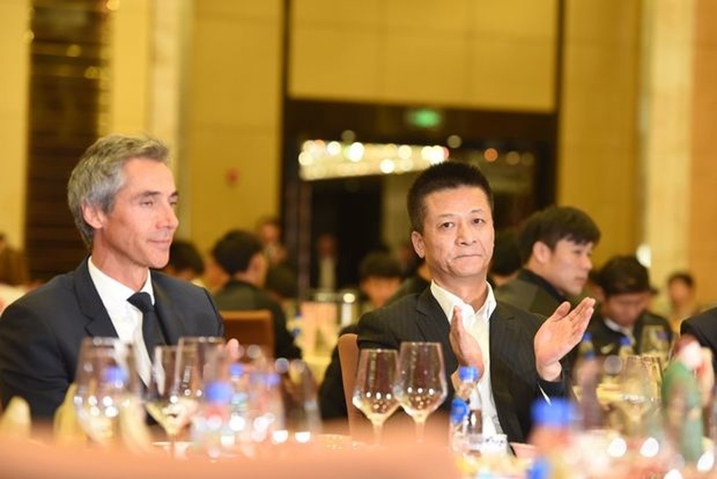 Τιανγίν Κουανιάν: Έκπληξη με Πάουλο Σόουζα! (photos)