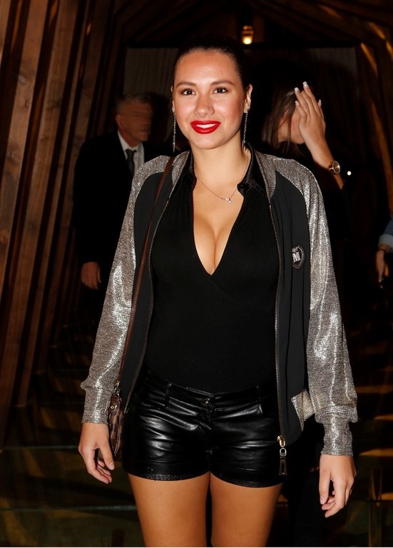 Ελληνίδα αθλήτρια μας… κόλασε με το μπούστο της στα μπουζούκια!