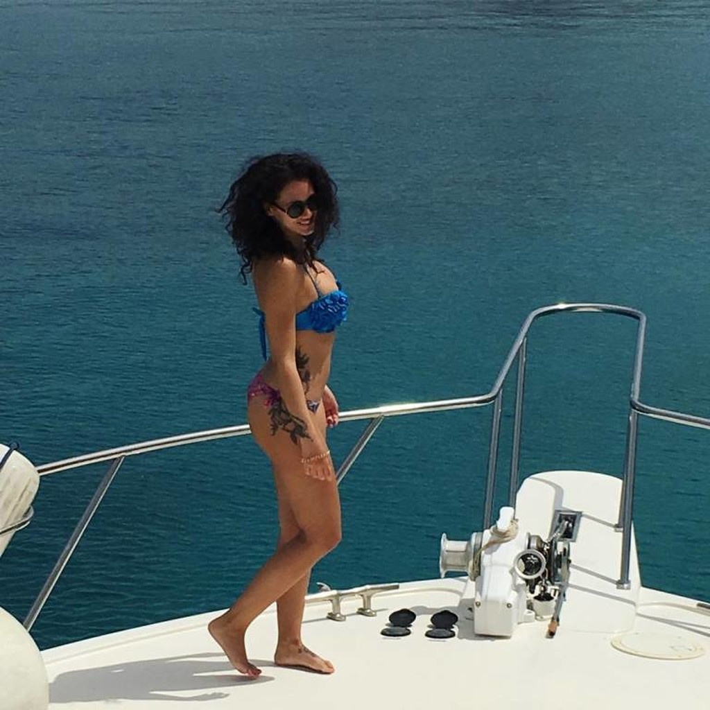 Ελληνίδα αθλήτρια μας… κόλασε με το μπούστο της στα μπουζούκια!