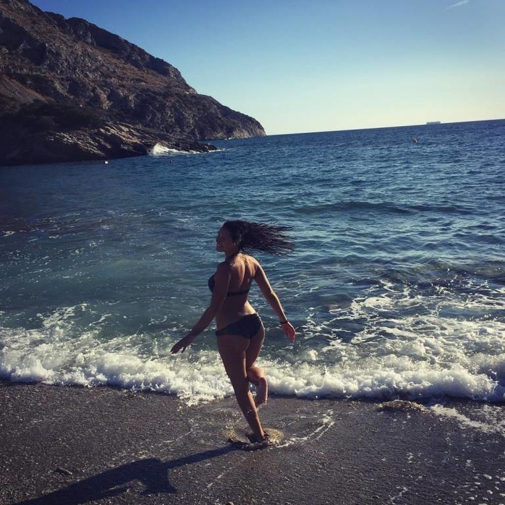 Ελληνίδα αθλήτρια μας… κόλασε με το μπούστο της στα μπουζούκια!