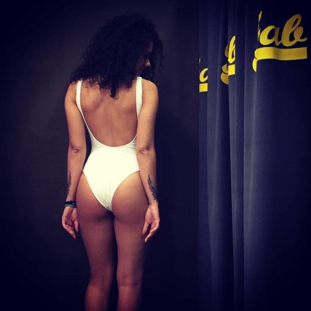 Ελληνίδα αθλήτρια μας… κόλασε με το μπούστο της στα μπουζούκια!