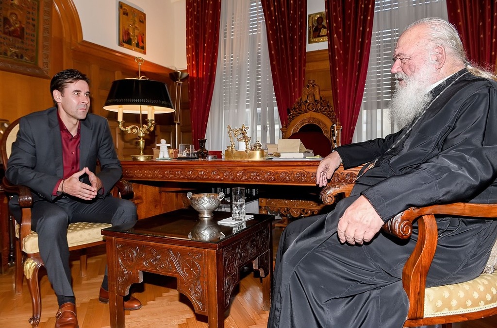 Tσιάρτας: «Η σημαία της Ελλάδας δεν είναι χαρτομάντηλο» (pics)