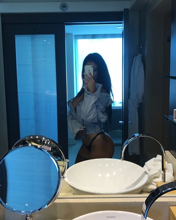 Κύπρια γυμνάστρια προκαλεί με τις πόζες της στο Instagram!