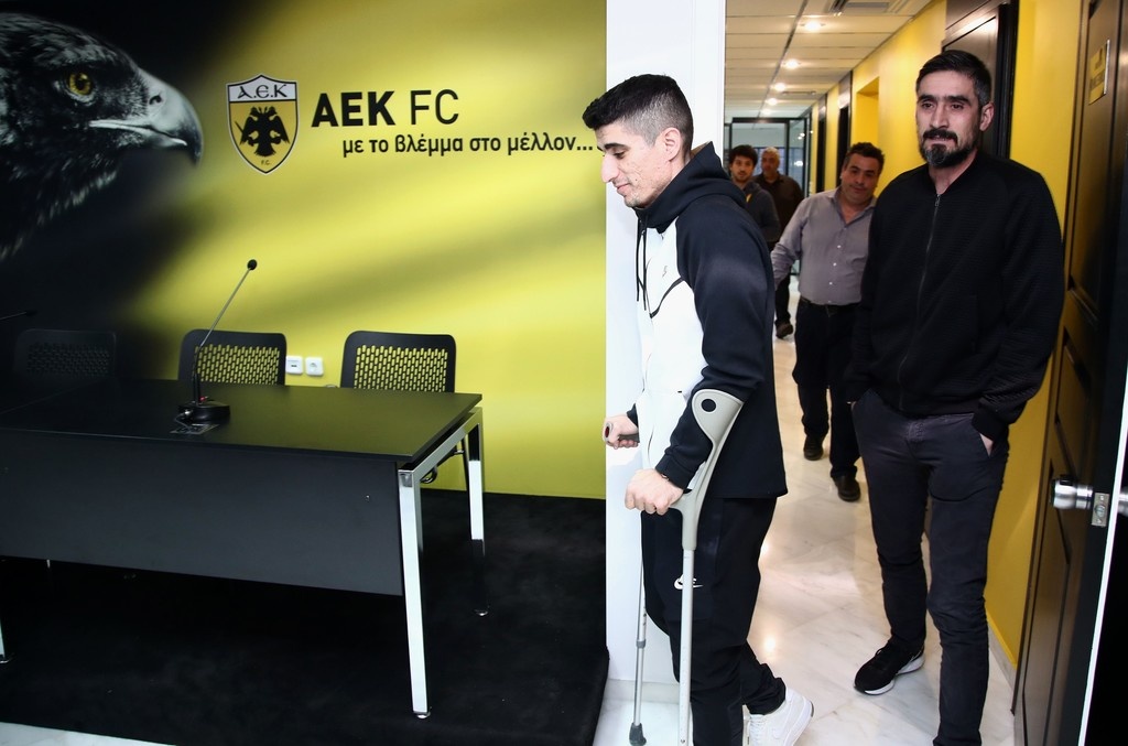 Μάνταλος: «Θέλω να επιστρέψω σύντομα για να σηκώσω το πρωτάθλημα»! (pics)