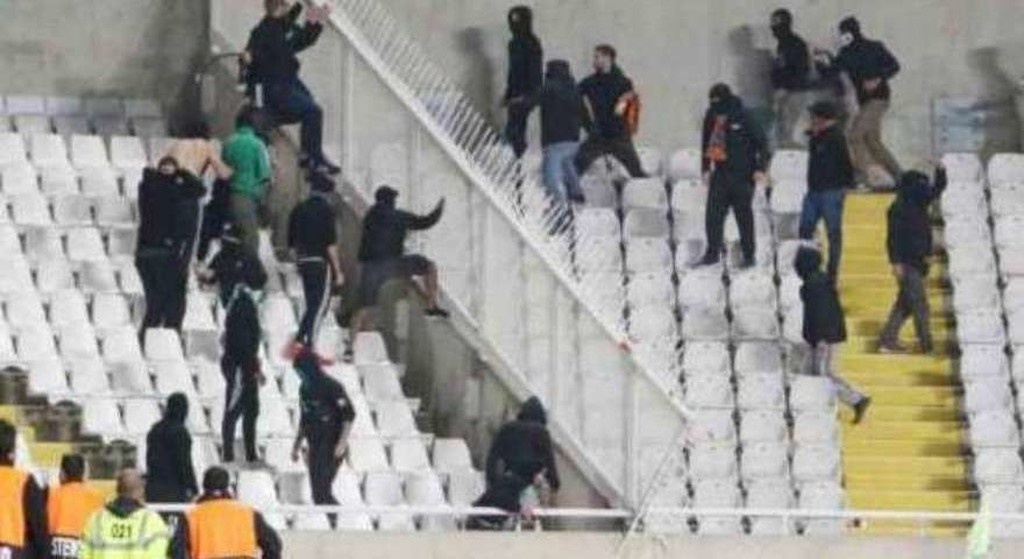 Σοβαρά επεισόδια και πολύ ξύλο στο Ομόνοια-ΑΠΟΕΛ!  (pics, vid)