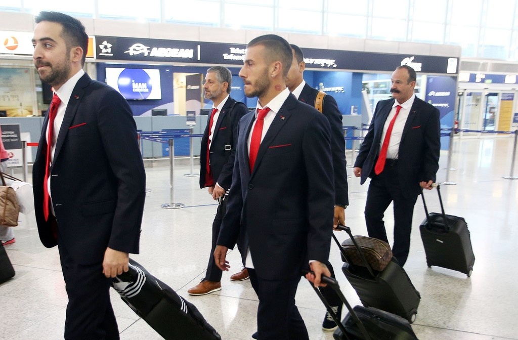 Η αναχώρηση του Ολυμπιακού για την Λισαβόνα (pics)