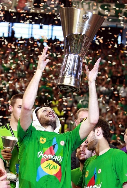 Ηλυσιακός: Μετονομάζεται σε «Αντώνης Φώτσης» το κλειστό! (photos)