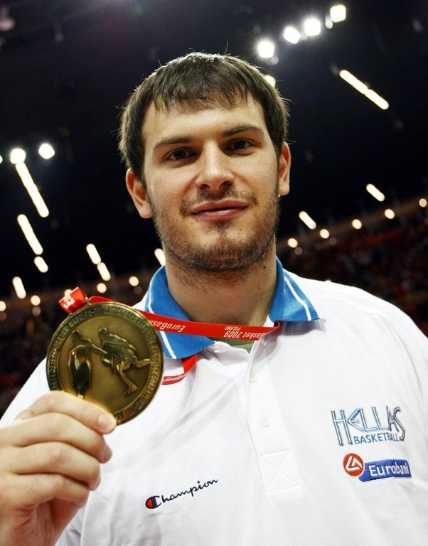 Ηλυσιακός: Μετονομάζεται σε «Αντώνης Φώτσης» το κλειστό! (photos)