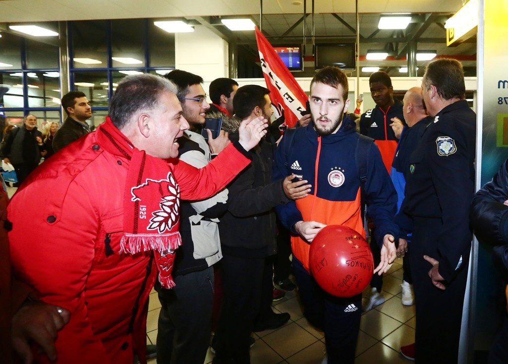 «Κάηκε» η Κέρκυρα για τον Ολυμπιακό (photos)