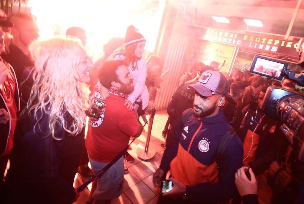 «Κάηκε» η Κέρκυρα για τον Ολυμπιακό (photos)