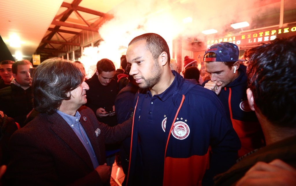 «Κάηκε» η Κέρκυρα για τον Ολυμπιακό (photos)