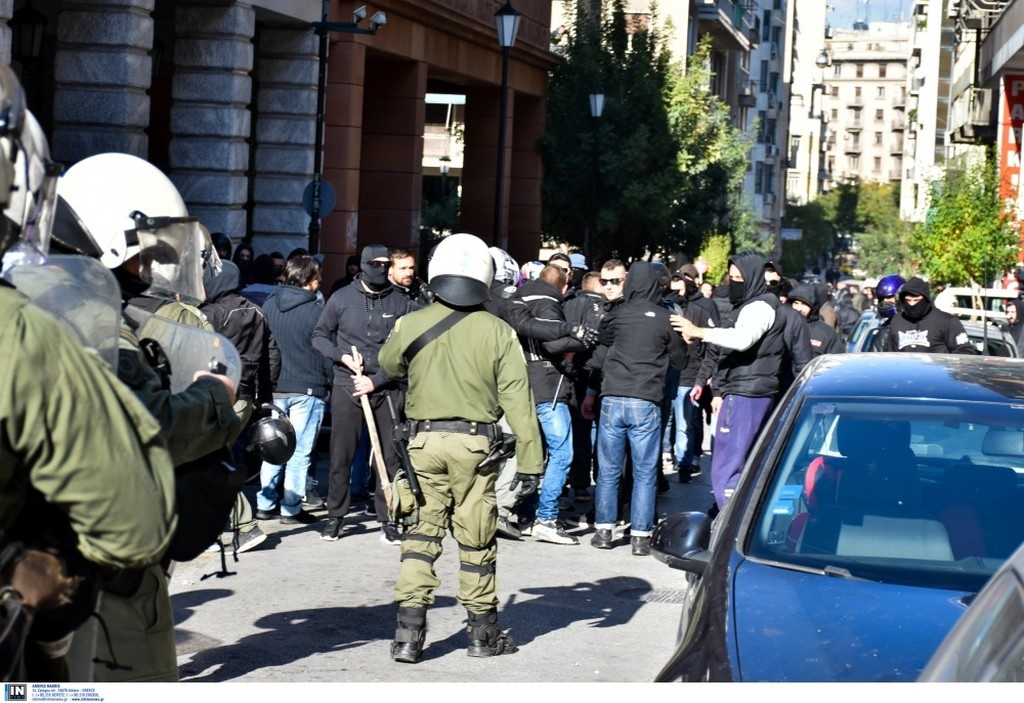 Επεισόδια και άγριο ξύλο οπαδών του ΠΑΟΚ με Πακιστανούς στην Ομόνοια! (video)