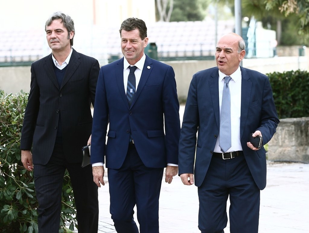 Ελλάδα: Η παρουσίαση Σκίμπε (photos)