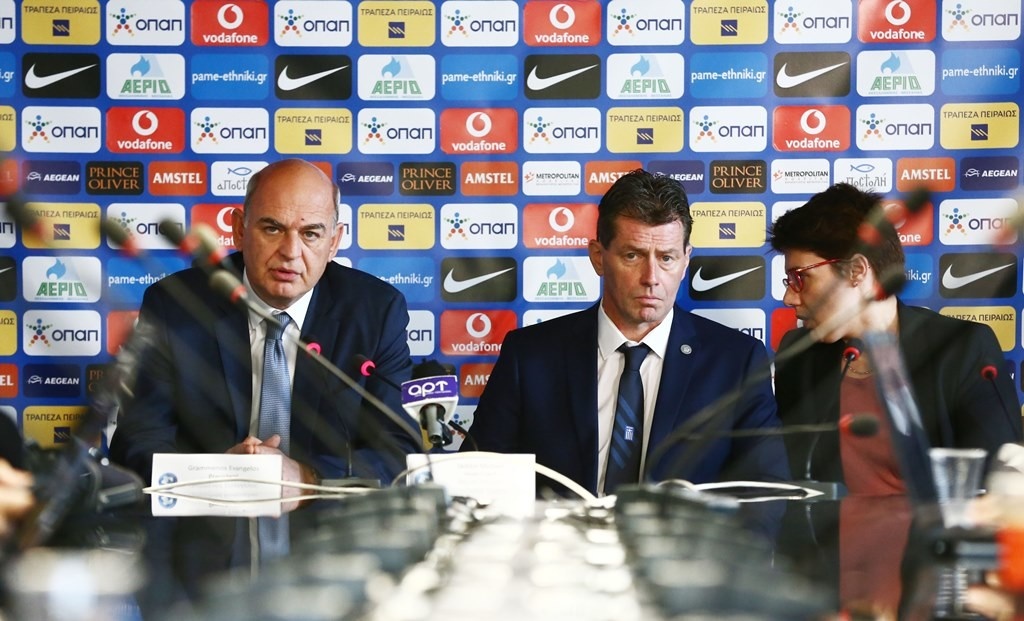 Ελλάδα: Η παρουσίαση Σκίμπε (photos)