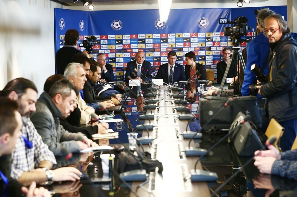 Ελλάδα: Η παρουσίαση Σκίμπε (photos)