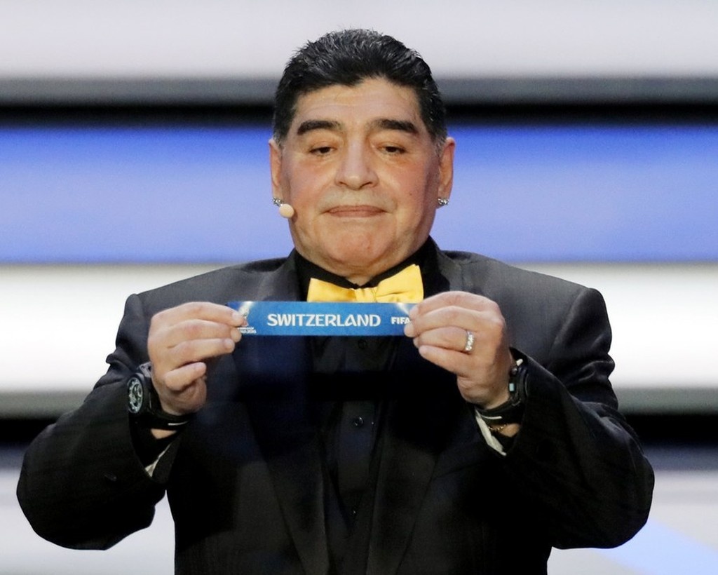 Κλήρωση Μουντιάλ 2018: Η φωτογραφία Πελέ και Μαραντόνα που «έριξε» το ίντερνετ (photos)