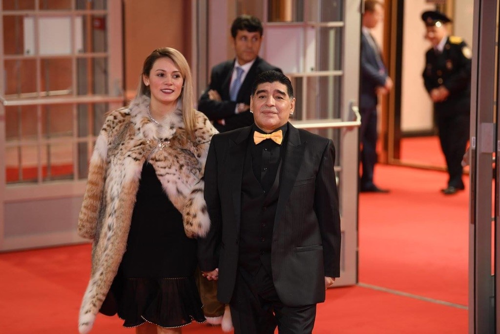 Κλήρωση Μουντιάλ 2018: Η φωτογραφία Πελέ και Μαραντόνα που «έριξε» το ίντερνετ (photos)