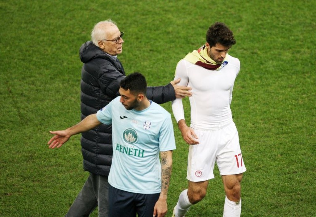 Απαντήσεις αλλά και… νεύρα από τον Ανσφαριφάρντ στο Φάληρο (photos)