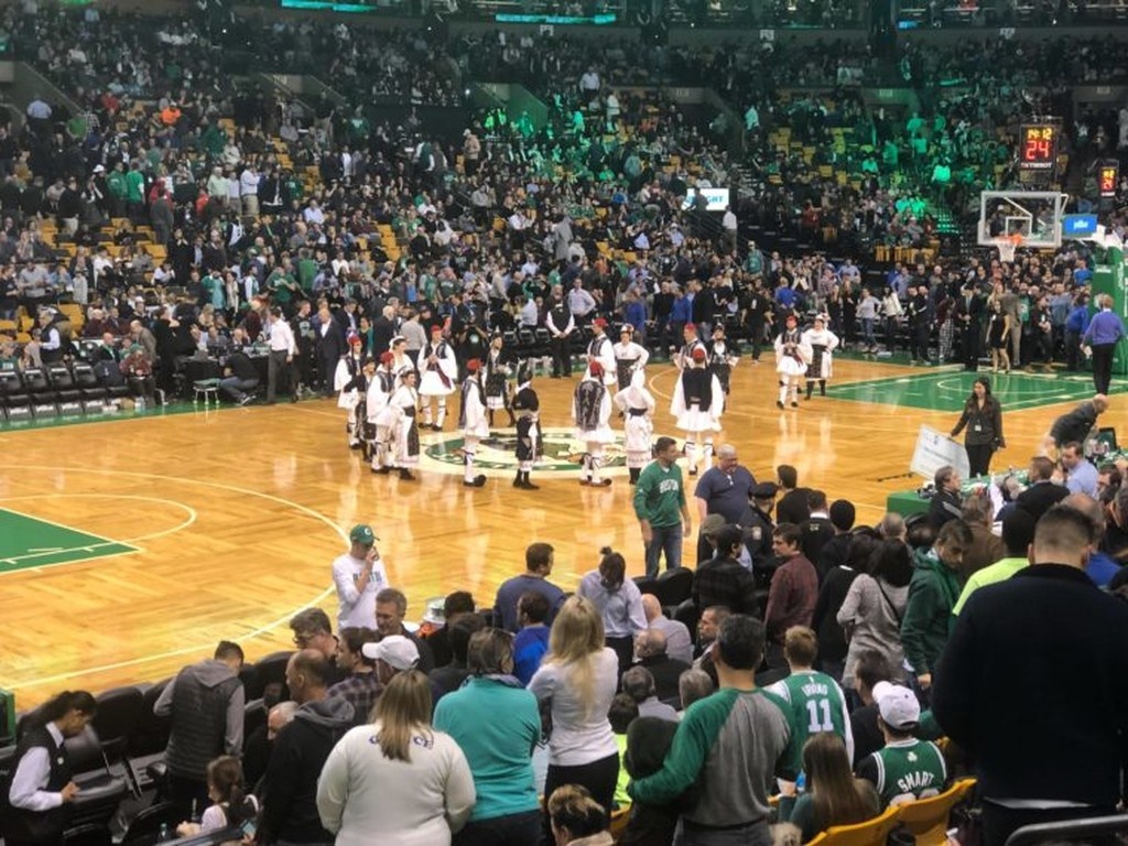 NBA: Γέμισε Ελλάδα το TD Garden των Σέλτικς στην ελληνική βραδιά (photos+videos)
