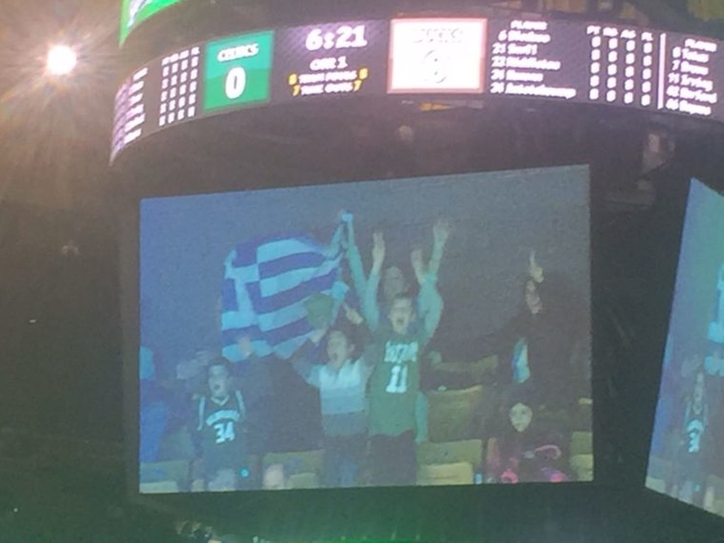 NBA: Γέμισε Ελλάδα το TD Garden των Σέλτικς στην ελληνική βραδιά (photos+videos)