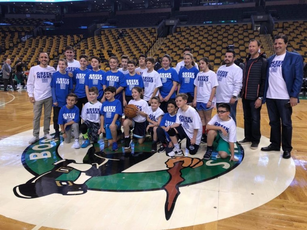 NBA: Γέμισε Ελλάδα το TD Garden των Σέλτικς στην ελληνική βραδιά (photos+videos)
