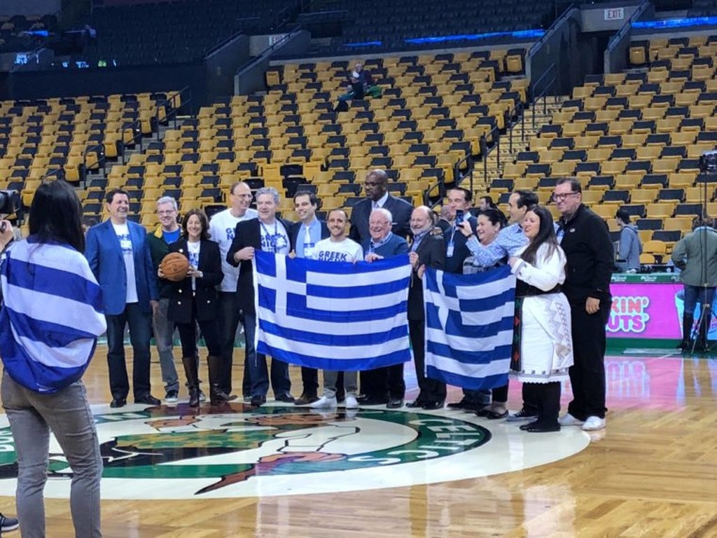 NBA: Γέμισε Ελλάδα το TD Garden των Σέλτικς στην ελληνική βραδιά (photos+videos)