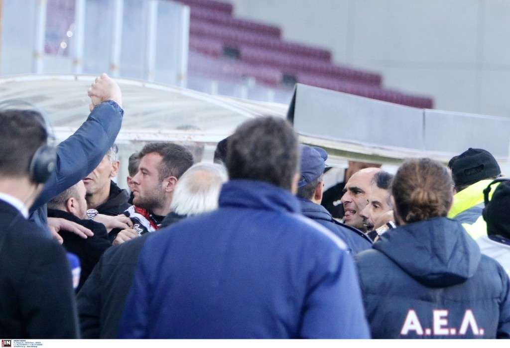 ΑΠΙΣΤΕΥΤΟ: Ξύλο Κούγια-Φυντάνη μετά το γκολ της Λάρισας!