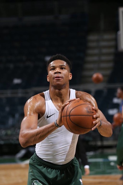 NBA: Νέα μαγικά Αντετοκούνμπο (photos+video)