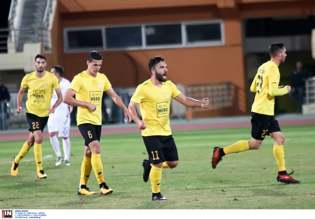 Οπαδοί ομάδας της Football League ξεκίνησαν αποχή μέχρι να φύγει ο προπονητής! (photos)