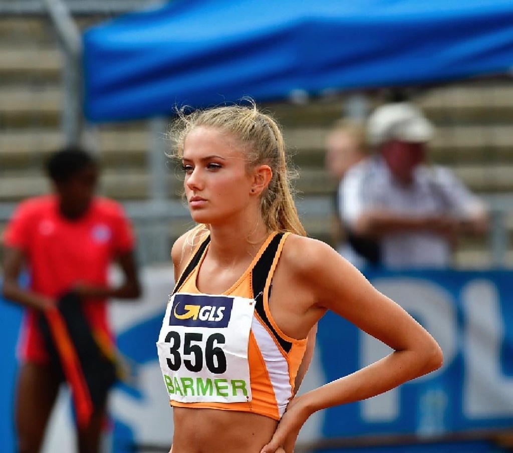 Αυτή είναι η πιο σέξι αθλήτρια με κολασμένες πόζες!