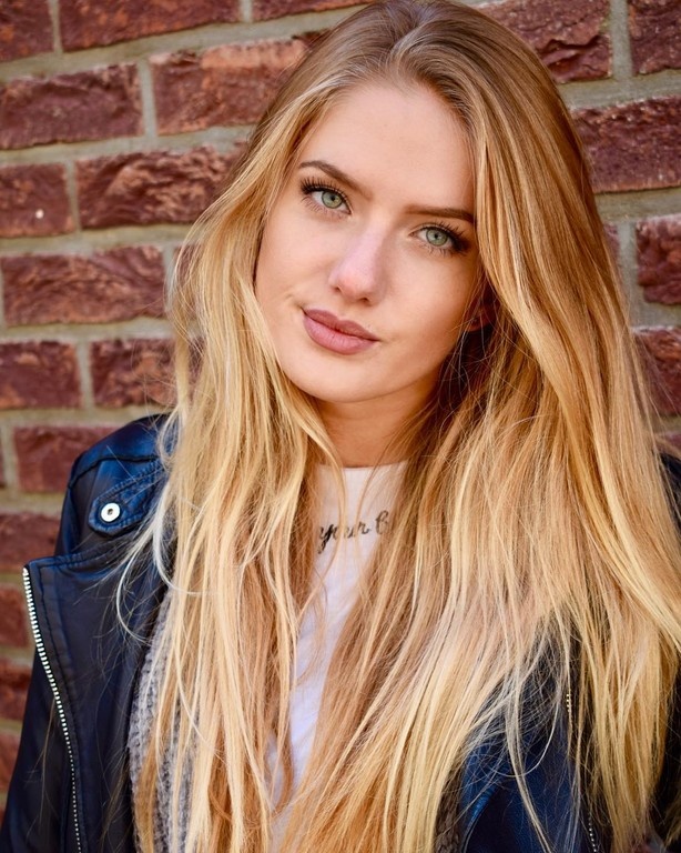 Αυτή είναι η πιο σέξι αθλήτρια με κολασμένες πόζες!