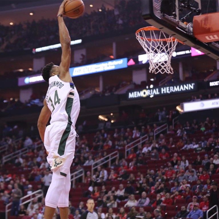 NBA: «Ρουκέτα» ο Αντετοκούνμπο, δεν άντεξαν τα «Ελάφια» (photos+video)