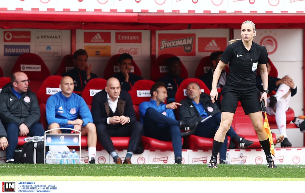 Η Κουρομπύλια «ζέστανε» το Καραϊσκάκη με το σημαιάκι της