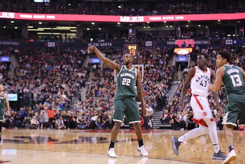 NBA: Ο ΝτεΡοζάν λύγισε Αντετοκούνμπο και Μπακς! (photos+video)