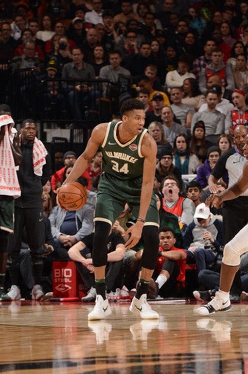 NBA: Ο ΝτεΡοζάν λύγισε Αντετοκούνμπο και Μπακς! (photos+video)