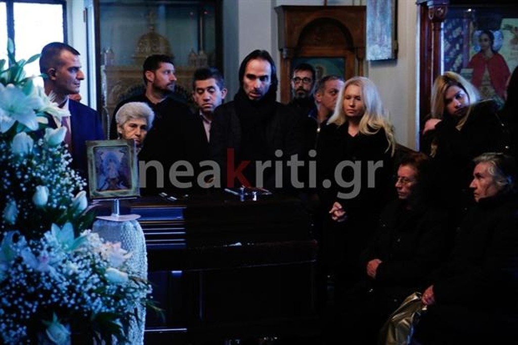 Ευγένιος Γκέραρντ: Πλήθος κόσμου στο «τελευταίο αντίο»! (photos)