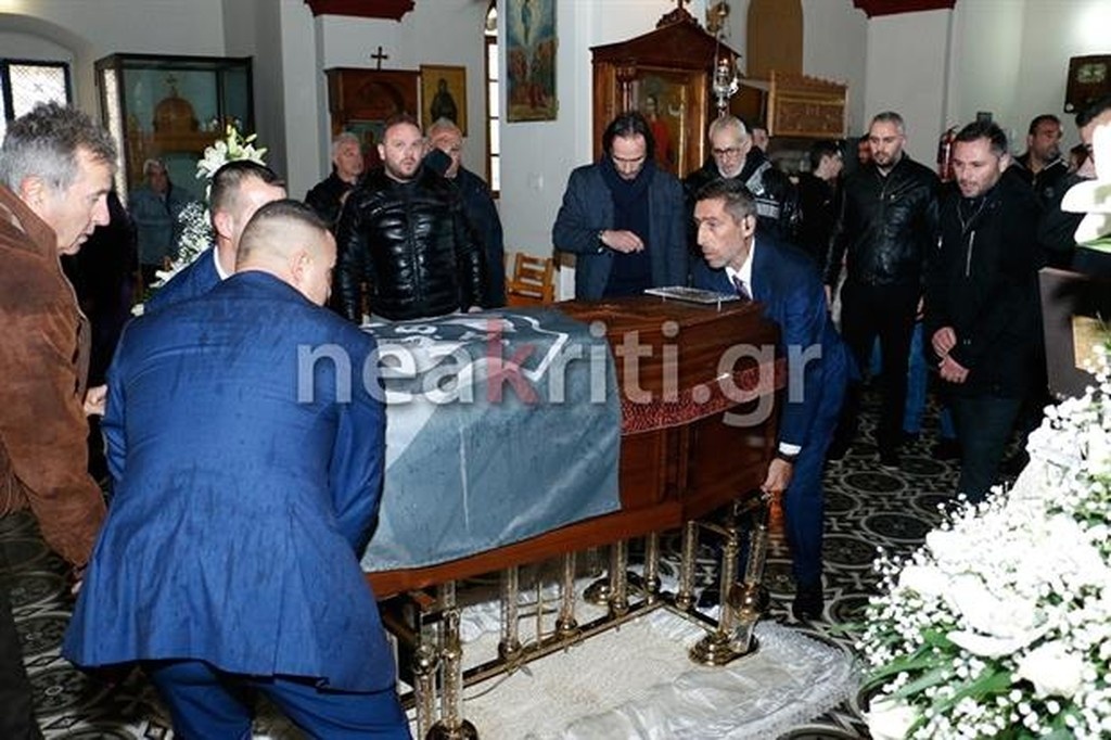 Ευγένιος Γκέραρντ: Πλήθος κόσμου στο «τελευταίο αντίο»! (photos)