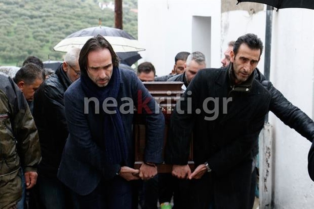 Ευγένιος Γκέραρντ: Πλήθος κόσμου στο «τελευταίο αντίο»! (photos)