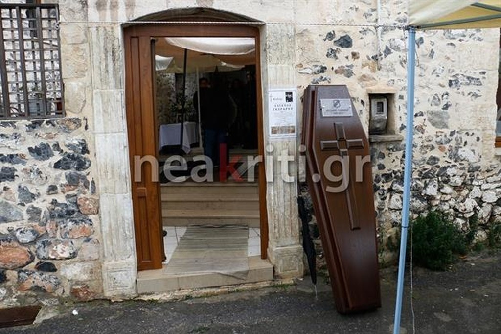 Ευγένιος Γκέραρντ: Πλήθος κόσμου στο «τελευταίο αντίο»! (photos)
