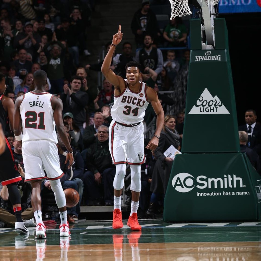 NBA: «Δεινόσαυροι» διέλυσαν το Μιλγουόκι, διασώθηκε ο Giannis (photos+video)