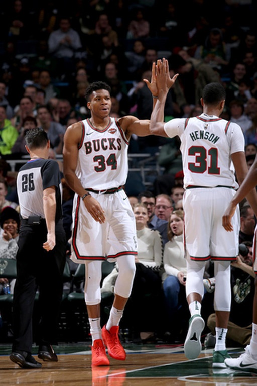 NBA: «Δεινόσαυροι» διέλυσαν το Μιλγουόκι, διασώθηκε ο Giannis (photos+video)