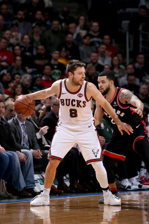 NBA: «Δεινόσαυροι» διέλυσαν το Μιλγουόκι, διασώθηκε ο Giannis (photos+video)