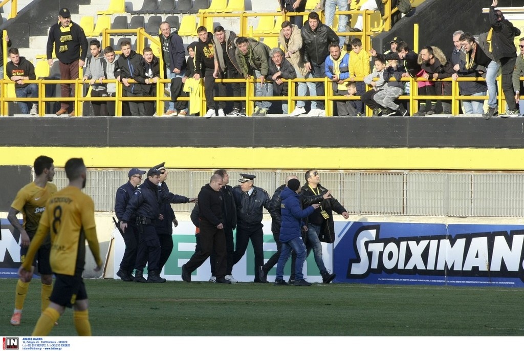 Χαμός στο Άρης-Απόλλωνας Πόντου - «Ξύλο» στα αποδυτήρια και σπασμένο πόδι (photos)