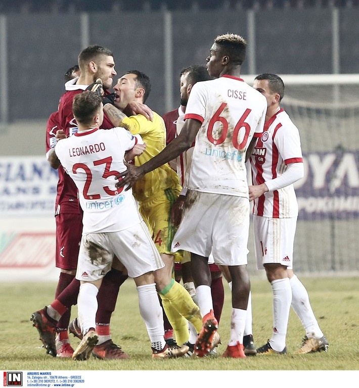 Επεισόδιο Προτό-Ζίζιτς στο ΑΕΛ-Ολυμπιακός (photos)