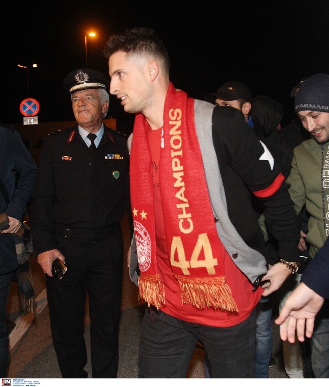 Ολυμπιακός: Ο Μιραλάς γύρισε σπίτι του και αποθέωθηκε