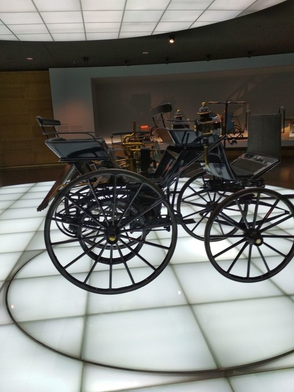 Το μουσείο της Mercedes-Benz είναι εμπειρία ζωής (photos+videos)