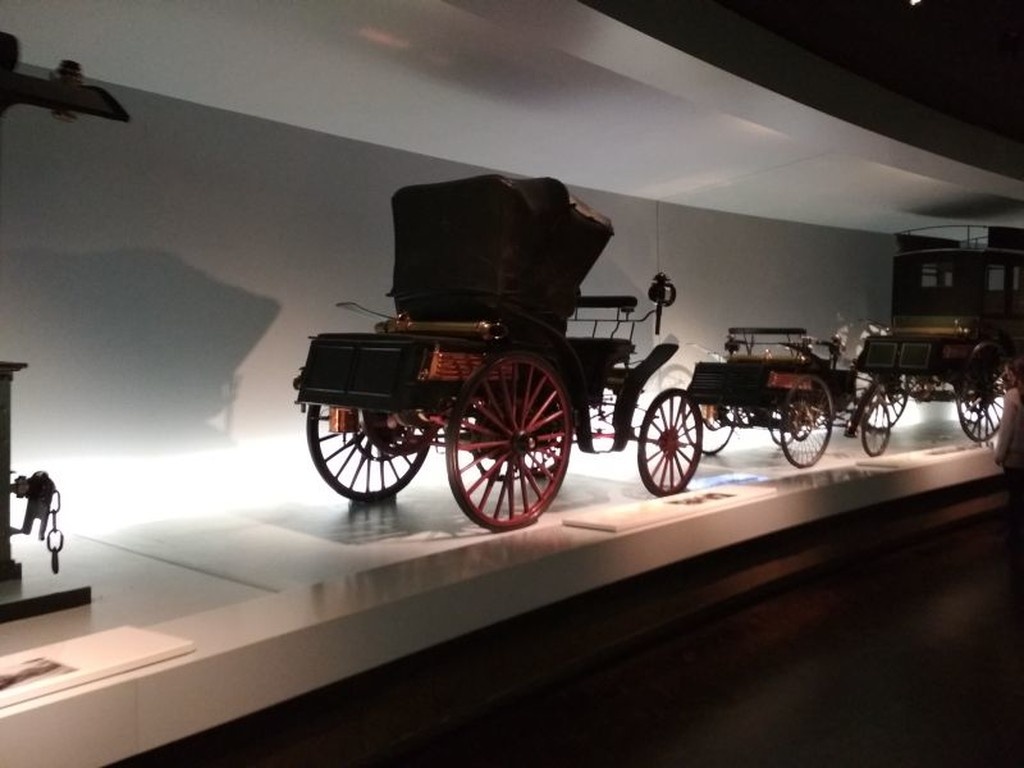 Το μουσείο της Mercedes-Benz είναι εμπειρία ζωής (photos+videos)