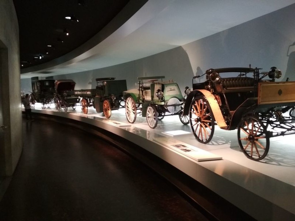 Το μουσείο της Mercedes-Benz είναι εμπειρία ζωής (photos+videos)